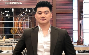  Chef Arnold Mendadak Jadi 'Suster' Jan Ethes, Muka Babyface Diledek Teman Sepermainan Cucu Presiden