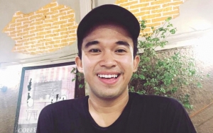  Anwar Sanjaya Dandan Klimis Kayak Oppa Di Nikahan Teman, Ngaku Member EXO Tapi Kok Gini