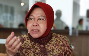 Masih di ICU, Wali Kota Surabaya Risma Harus Gunakan Alat Bantu Pernapasan dan Pipa Makanan