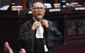 Banyak Dalil Ditolak, BW Tuding MK Tak Berani Sebut Adanya Kecurangan Faktual