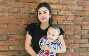  Selvi Kitty Nikmati Jadi Ibu Ngemong Bayi 4 Bulan, Gemasnya Sang Anak Yang Malu-malu Lihat Kamera