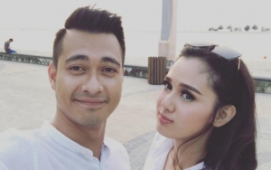 Eza Gionino Berat Hati Ninggalin Sang Bayi, Kecantikan Istri Saat Jaga Putrinya Bikin Terpukau