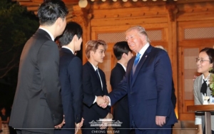 EXO Diundang ke Blue House Ketemu Presiden AS Donald Trump dan Beri Hadiah Ini