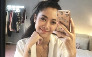 Jadi Pendamping Pernikahan Mantan Kekasih, Widy Vierratale Tampil Cantik Feminin