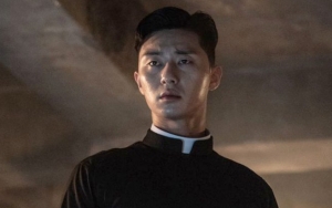 Park Seo Joon Rela Alami Berbagai Kesulitan Ini Demi Totalitas Akting di Film 'The Divine Fury'