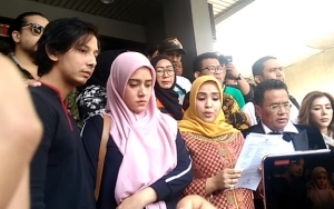 Fairuz A. Rafiq Berlinang Air Mata Saat Laporkan Mantan Suami, Hotman Paris Tolak Berkomentar