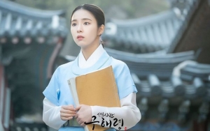 Shin Se Kyung Fokus Baca di 'Rookie Historian Goo Hae Ryung', Netter Sebut Dewi Korea