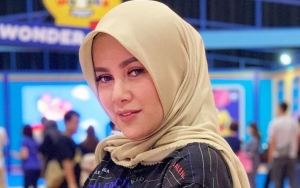 Olla Ramlan Ungkap Perasaan Usai Sebulan Memakai Hijab, Akui Sempat Takutkan Hal Ini