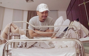 Seminggu Keluar Kota, Raditya Dika Mendadak Melow Kangen Anak Tapi Netter Kok Bahagia