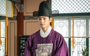 Cha Eunwoo Imut Makan di Lokasi 'Rookie Historian Goo Hae Ryung', Netizen Gak Kuat