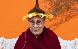 Sempat Sebut Wanita Penerusnya Harus Cantik, Dalai Lama Akhirnya Minta Maaf
