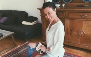 Sophia Latjuba Buat Netter Kagum Usai Posting Video Yoga Latihan Handstand