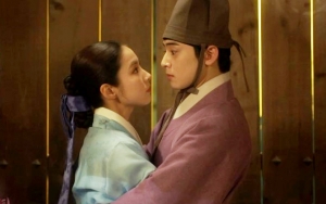 Cha Eunwoo Mewek Hingga Peluk Shin Se Kyung di Teaser Baru 'Rookie Historian Goo Hae Ryung'