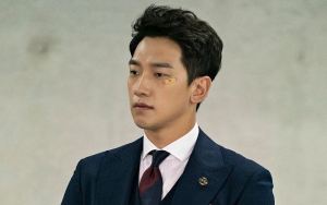 Rain Tetap Dipuji Ganteng Meski Wajahnya Terluka di Foto Adegan 'Welcome 2 Life'