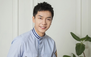 Lee Seung Gi Dipuji Keren dan Seksi Usai Pamer Foto Misterius di Tengah Hutan