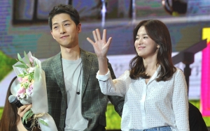 Ayah Song Joong Ki Buang Foto-Foto Song Hye Kyo Sehari Setelah Berita Perceraian Dirilis