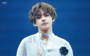 V BTS Tetap Tampan Maksimal Meski Berkeringat dan Rambut Berantakan, Netizen: Ini Tidak Adil