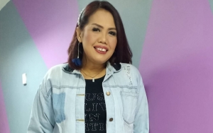 Ely Sugigi Jadi Bahan Gosip Netter Usai Ngaku Dekat dengan Berondong Kaya Asal Pakistan