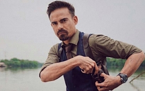 Ashraf Sinclair Sukses Lakukan Bottle Cap Challenge dengan Keren, Suami BCL Tantang Baim Wong