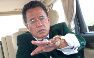 Hotman Paris Balas Sindiran Farhat Abbas Soal Salah Kostum Pakai Dasi Kupu-Kupu