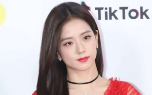 Jisoo Pamer Foto Cantik, Netter Sayangkan Masuk YG dan Minta Pensiun Jadi Penyanyi