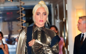 Lady Gaga Pakai Anting Rancangan Rinaldy Yunardi Saat Promosikan Bisnis Kosmetik