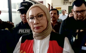 Ratna Sarumpaet Masih Sempat Pose 'Salam Dua Jari' Sebelum Sidang, Ungkap Harapan Divonis Bebas