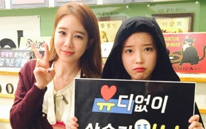 IU Pamer Hadiah dari Yoo In Na, Fans Gagal Fokus ke Visual dan Baju Kedodoran