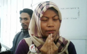 Tangis Haru Baiq Nuril Usai Jaksa Agung Tangguhkan Eksekusi