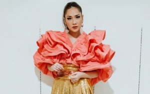 Bunga Citra Lestari Pakai Baju Terawang Saat Liburan di Kapal Pinisi, Netizen 'Auto Zoom'