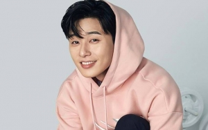 Park Seo Joon Peluk Erat Fangirl, Komentar Cemburu Fans Indonesia Malah Bikin Ngakak