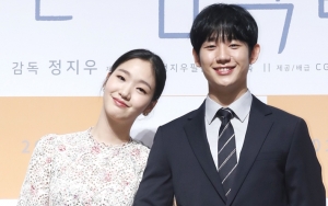 Kim Go Eun Terang-Terangan Puji Senyum Killer Jung Hae In Terbaik 