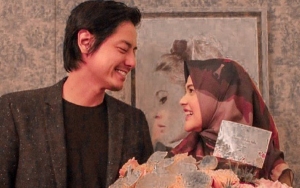 Cut Meyriska Makin Romantis dengan Roger Danuarta Saat Jalani Pemotretan Prewedding