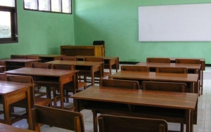 Demi Amankan Kursi Terdepan, Siswa SD di Banten Rela Datang Jam 2 Pagi