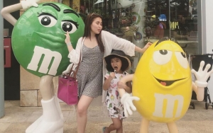 Liburan Di Singapura, Ayu Ting Ting Akui Kelelahan Turuti Kemauan Anak
