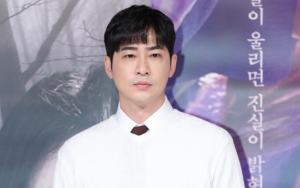 Kang Ji Hwan Pernah Beber Hobi Mesum Ngintip Wanita Berbikini Pakai Teropong