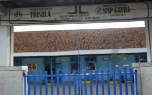 Cuma Dapat 2 Siswa Baru dan Digaji Lebih Rendah dari Tukang Becak, Guru SMP Swasta Ini Nangis