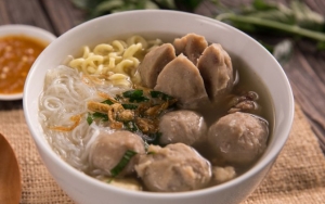 Viral Video Bakso Berisi Uang Kertas, Warganet Antara Jijik dan Senang Dapat 'Cashback'