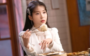 IU Tampil Lusuh di Foto Adegan 'Hotel Del Luna', Netter Malah Ributkan Hari Sabtu