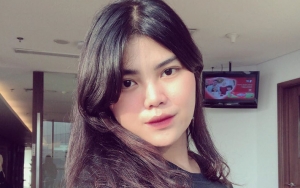 Sering Ngaku Cinderella, Rosa Meldianti Malah Pakai Dress Berlubang