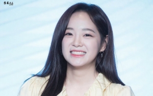 Kim Sejeong Tunjukkan Sisi Gelap di Foto Adegan 'I Wanna Hear Your Song'