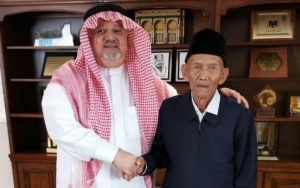 Kakek Asal Indonesia Ini Diberangkatkan Haji Oleh Raja Salman Usai Videonya Viral di Arab Saudi