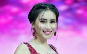 Berbalut Dress Kuning, Cantiknya Ayu Ting Ting Bergaya ala Perempuan India