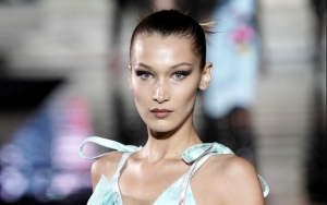 Bella Hadid Tampil dengan Rambut Pirang Bikin Pangling, Makin Cantik?