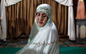 Pemimpin Pesantren Waria Yogya Dapat Penghargaan Pembela HAM Internasional