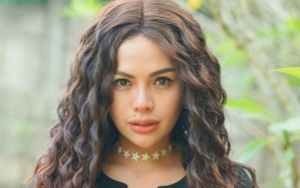  Nikita Mirzani Tangisi Meninggalnya Wartawan Kesayangan, Menyesal Abaikan Pesan Terakhir Mendiang