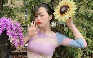 Sulli Tuai Pro Kontra Usai Tebar Foto-Foto Berbikini Seksi Umbar Dada, Netizen Singgung Hwasa