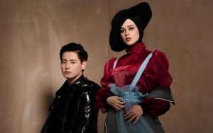 Cut Meyriska Bagi-Bagi Seragam Bridesmaid, Penampilan Tanpa Make-Up Banjir Pujian