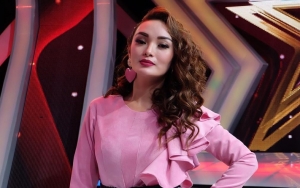 Zaskia Gotik Dipuji Cantik Pakai Hijab Saat Antar Kedua Orangtua Berangkat Haji