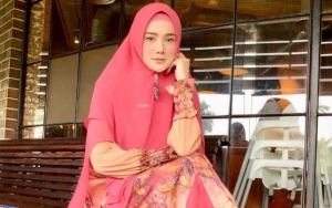  Mulan Jameela Kembali Dicibir Gara-gara Tulis Caption 'Manja' Rindu Suami, Netter: Kasihan Deh Lu!